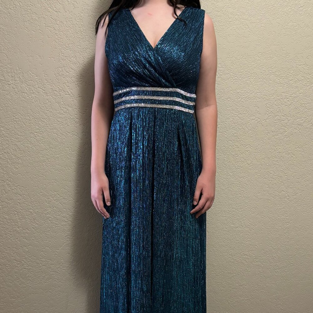 Formal Shiny Green Gown Size 10
